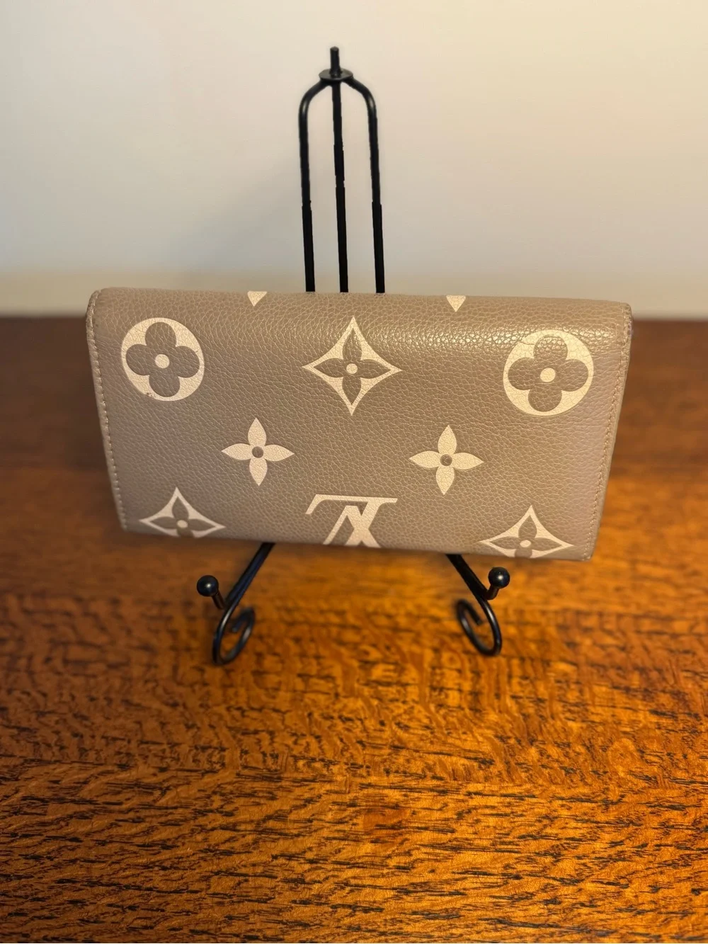 Louis Vuitton Empreinte Sarah Wallet in Tourterelle/Cream